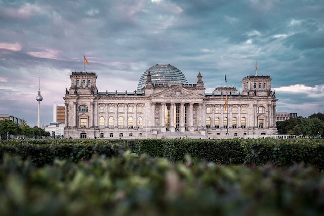 Dunkle Wolken über dem Bundestag